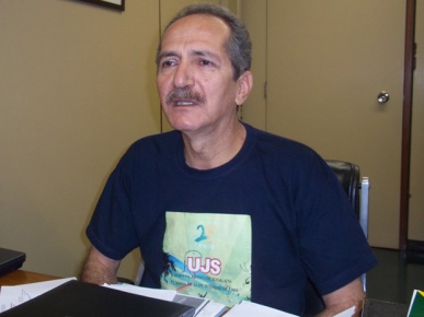 Aldo Rebelo - militante do PCdoB, ex-ministro do meio ambiente e relator do código florestal. Reparem na camisa.